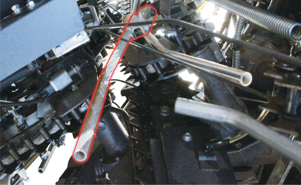 株元搬送チェン（右）