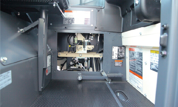 ㉔運転席下横カバー